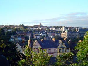 <p><strong>Un tour d'Irlande du sud vers le nord : cork ville rebelle, galway porte du connemara et Westport joli village dans le vent du nord. Fou rire, paysages d'un vert particulier, musique traditionnelle tous les soirs, gens tr&egrave;s accueillants, AJ dans un moulin, bi&egrave;re &agrave; volont&eacute; et minijupe garantis!</strong></p>