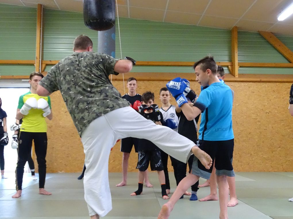 Cours de boxe française samedi 16 mars 2019 avec Mr Eric Lahoute Gant d’Argent, professeur de boxe. Un excellent cours de boxe française pour nos jeunes samouraïs. Merci à Eric pour ses qualités techniques et sa pédagogie. Merci à tous nos jeunes genestonnais. Merci mon ami 👊🙏