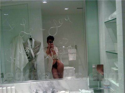 Rihanna totalement nue