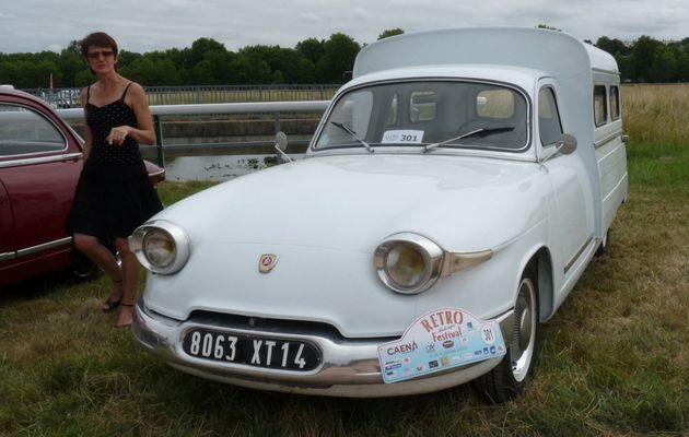 Gros plan: Panhard PL17 1964