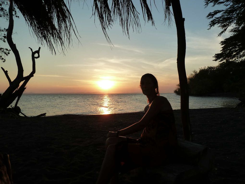 Une semaine sur l'île d'Ometepe du 15 au 22 avril 2011.
L'île d'Ometepe située sur le lac de Nicaragua est la plus grande île entourée d’eau douce du monde. Elle est constituée de deux volcans: Conception (1610m) et Maderas (1394m). Nous avon