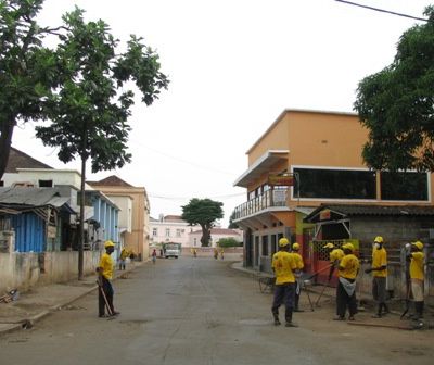 GIME participam na limpeza da cidade de São Tomé