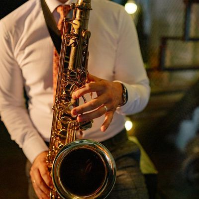 Guide d'achat pour choisir le bon saxophone : les différents types et marques