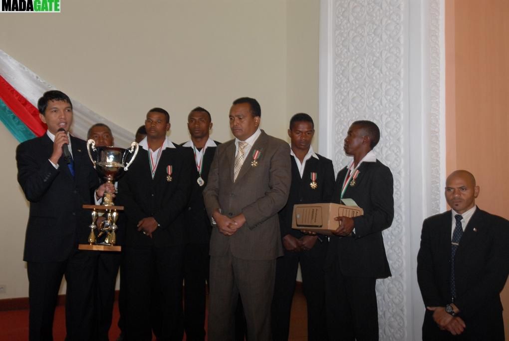 Les XV Makis de Madagascar, vainqueur de la Namibie, lors de la CAN 2012 de rugby, faits Chevaliers de l'Ordre national malagasy. Photos Harilala Randrianarison. www.madagate.com