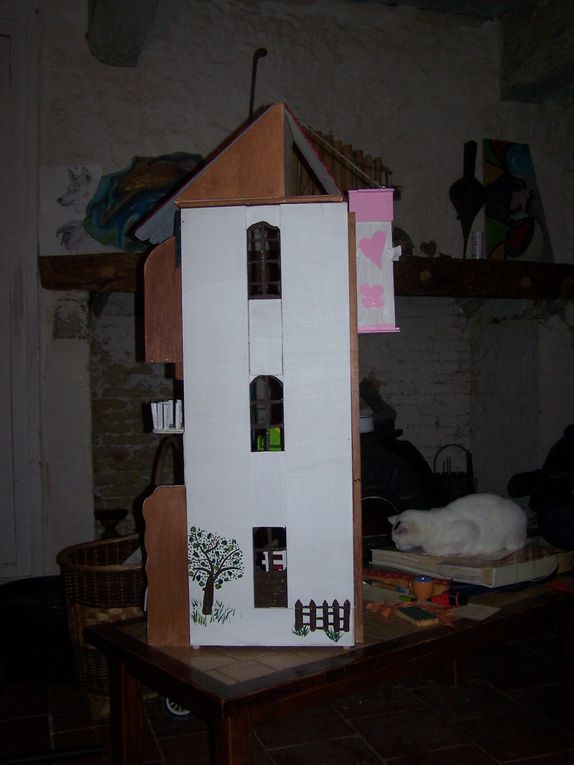 fabrication de la maison de poupée pour Nell 2010 noel