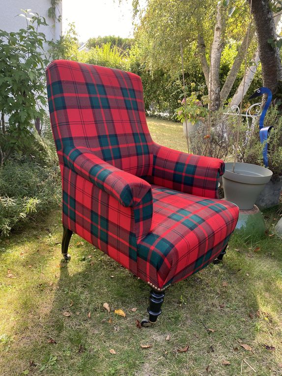 Une paire de fauteuils Anglais recouverts de Tartan écossais