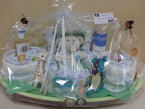 Le Blog De Cindy Et Ses Gateaux De Couches Un Cadeau Original A Offrir Lors D Une Baby Shower A La Naissance Ou Lors D Un Bapteme Le Gateau De Couches