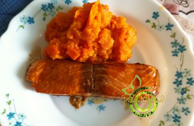 Saumon mariné à la sauce soja et purée patates douces et carottes
