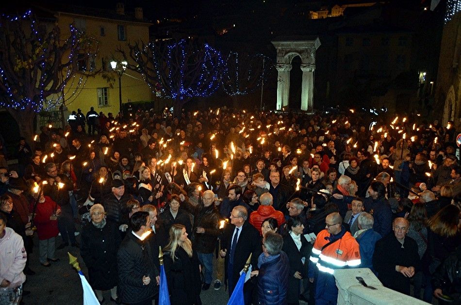 NOEL A GRASSE ENTRE GLACE ET FEU