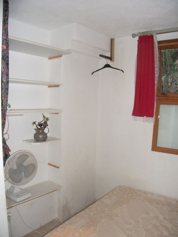 Villa&nbsp;Pierre avec mini chalet additif, l'ensemble pour 7 &agrave; 8 personne. En direct dans son jardin privatif arbor&eacute; et fleuri face &agrave; la mer. 1 grande chambre, 1 chambre alc&ocirc;ve avec une grande fen&ecirc;tre, second lit dou