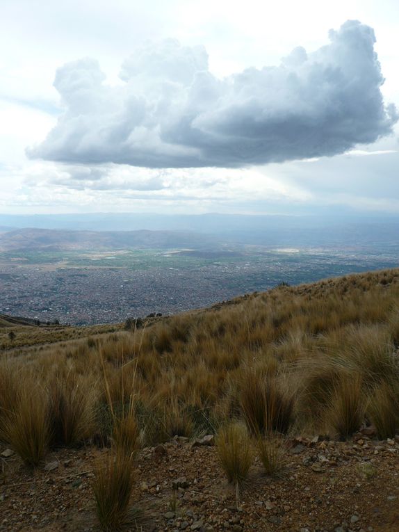 Journée rando sur les hauteurs du "parque Tunari". La laguna Wara Wara est située à 3900m d'altitude, c'est un des apport en eau de la ville de  cochabamba. Beaux paysages mais attention à partir très tôt avec des vêtements chaud!