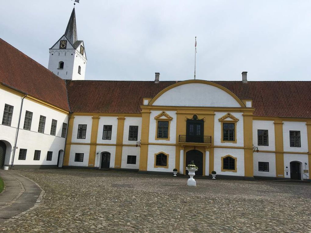 Skagen, l'eglise ensablée, chateaux de Voegard et Dronninghund