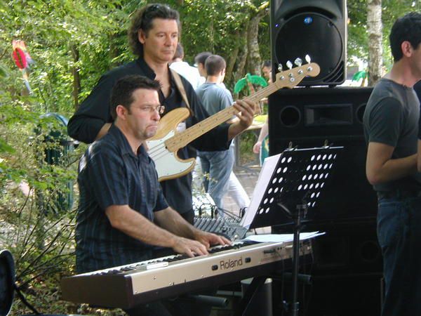 Concert pour la fête de la musique 2005, à Lexmark avec la chorale. Il y avait aussi un groupe brésilien venu de Tours