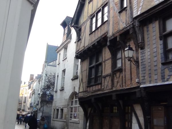 Maisons à pans de bois, Basilique Saint Martin, 