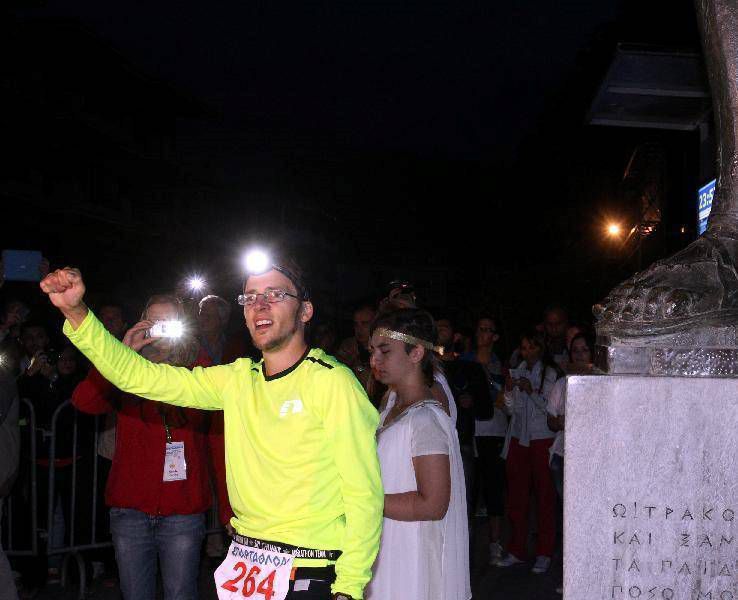 Spartathlon 2015 (33^ ed.). Vincitori sono i due Campioni del Mondo in carica 24 ore su strada, il tedesco Florian Reus e la statunitense Katalin Nagy