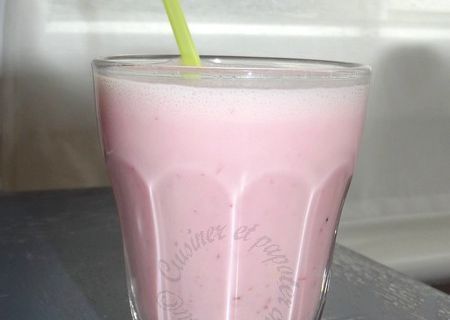 Lait fermenté (lben) à la fraise