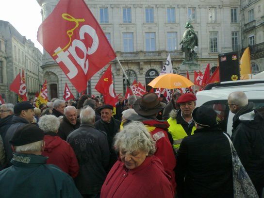 La Rochelle : Non à l'expulsion des organisations syndicales de la maison des syndicats