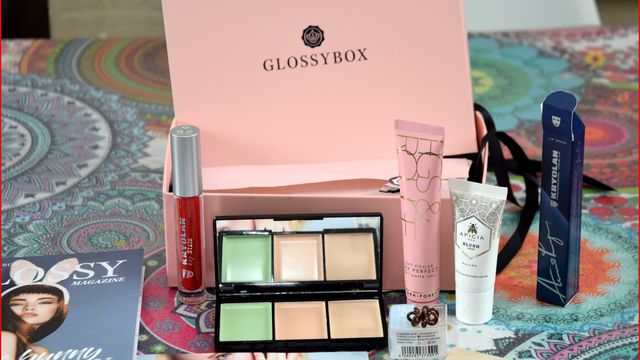 J'ai recu la glossy box (bon plan à 4.75 au lieu de 15.50 la box)