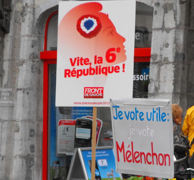 les militants du Front de Gauche place St Léger à Chambery