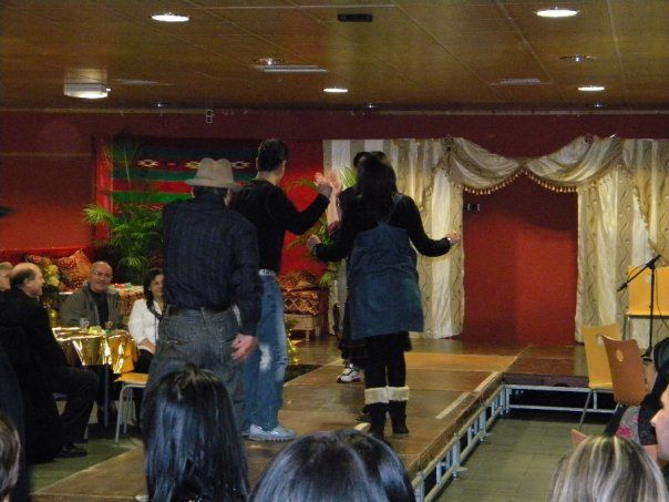 Dans le cadre du nouvel an berbère, nous avons organisé une soirée le mercredi 13 janvier 2010 à l'Atrium à Grande-synthe.
Ce fut l'occasion de faire découvrir la culture berbère, par le biais d'expositions, de défilés, de représentations m