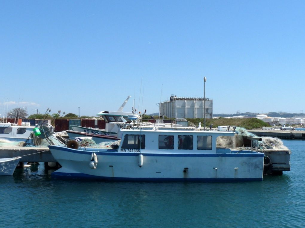 CHEYMA  , MT 741338  . Dans la baie de Lavera et à quai à Port de Pouc le 21 avril 2015