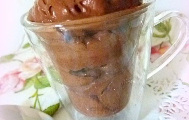 La mousse au chocolat : sans oeufs, sans beurre, sans sucre, mais avec quoi alors ?