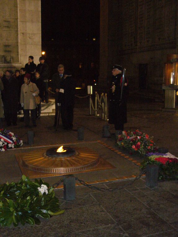 Les militants d'Ile de France se sont réunis le samedi 5 décembre 2009 à Paris pour une réunion de bilan de l'action de la carte postale et débattre de l'actualité récente des familles de harkis. En fin d'après-midi, l'ACH-IDF a honoré la m