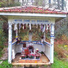 Fontaine Notre-Dame-des-Sept Douleurs, Garrosse (Landes 40) AA