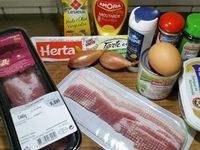 1 - Retirer le gras de la viande, saler et la caraméliser sur toutes les faces à la poêle dans un filet d'huile d'olive. Réserver sur une grille. Peler et émincer les échalotes, les faire revenir dans une poêle dans un filet d'huile d'olive et un peu de beurre jusqu'à ce qu'elles soient translucides, ajouter les champignons émincés, laisser revenir encore un peu, assaisonner avec sel et poivre, puis ajouter le persil haché et réserver.