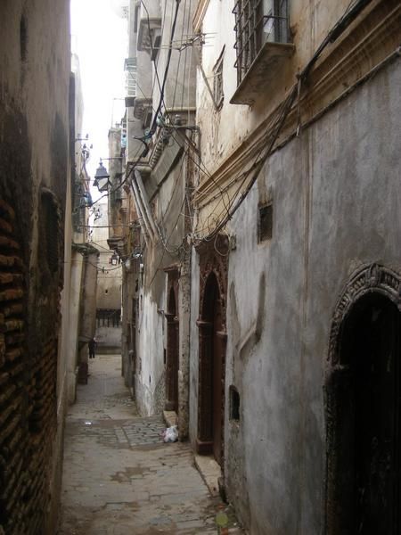 <p>Quelques photos de nos ballades en Alg&eacute;rie,</p>
<p>Par ordre, d&eacute;couverte de la Casbah d'Alger, Tamesguida et Tibhirine dans la Wilaya de M&eacute;d&eacute;a au sud d'Alger dans l'atlas alg&eacute;rien et de Tipaza (site de&nbsp;ruines romaines)&nbsp;&agrave; l'est d'Alger.</p>
<p>&nbsp;</p>
<p>&nbsp;</p>