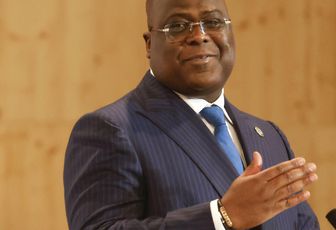 KONGO : UN PRÉSIDENT DE LA RÉPUBLIQUE NE DEVRAIT JAMAIS DÉFÉQUER EN BROUSSE, FÉLIX TSHILOMBO TSHINTUNTU L' A FAIT !
