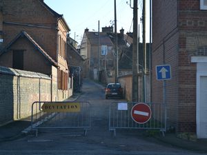 Une rue fermée aux Andelys. En voici l'explication en image....