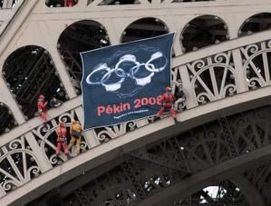 Mobilisation pour les droits de l'homme et pour le Tibet lors le passage de la flamme olympique à Paris