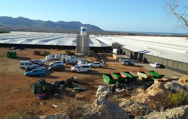 Muere un trabajador en un invernadero de Almería envenenado por los productos fitosanitarios y pesticidas 