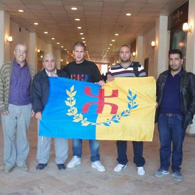 Le Président du MAK Mas Bouaziz Ait-Chebib a accompagné les deux militants Djafar Khenane et Achour Arrouche