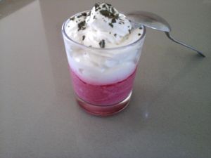 verrines de mousse de betterave et de fromage de chèvre