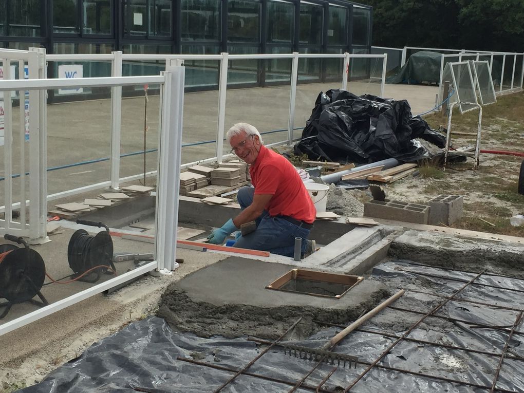 Travaux de mise en conformité de la piscine pour son ouverture saison 2017. Nous tenons à remercier tout particulièrement nos deux retraités, Jean et Roland ainsi que leurs femmes qui ont participé activement à ces travaux ainsi qu'à de nombreuses tâches sur le centre durant la saison 2017.