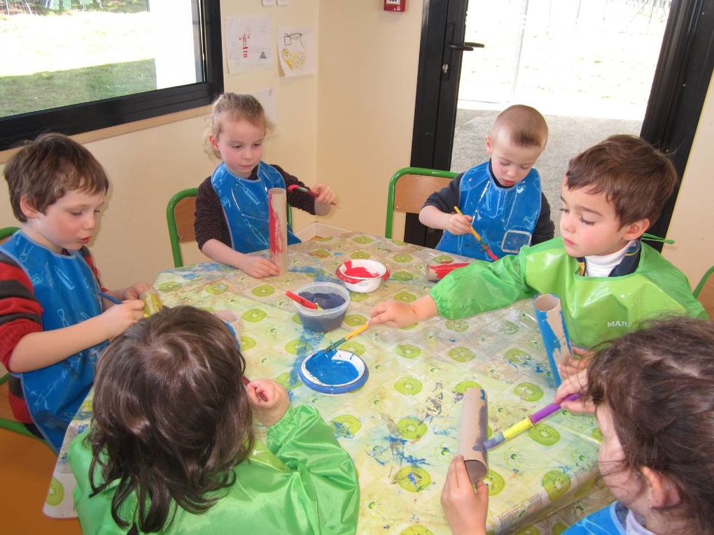 On ne manque pas d'air à la Pom'd'Happy!!! Au programme: fabrication de moulins à vent, parachutistes, avions en papier et sortie au Jardin du Vent à Notre-Dame de Monts.