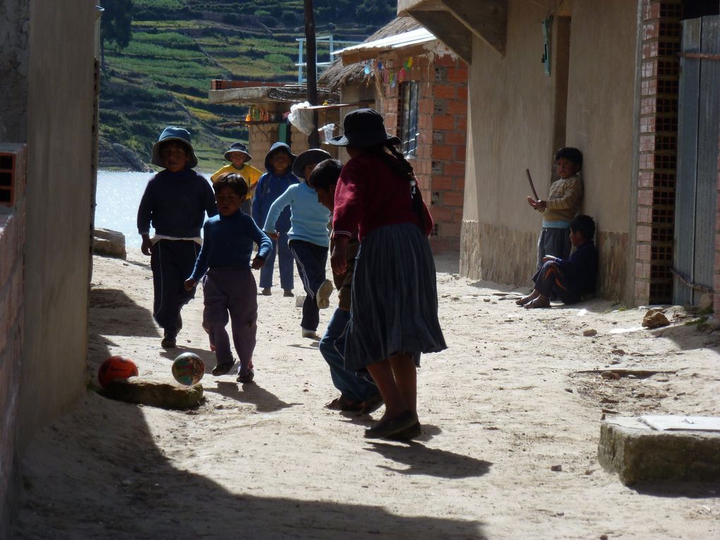 Découvrez avec cet album les multiples facettes de la Bolivie. Avec l'Amazonie, le désert de sels, ses lacs, on ne peut qu'être émerveillé.