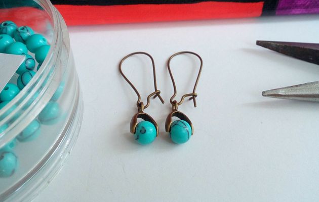 Fait mains en France,Boucles oreilles crochets laiton bronze avec pierres precieuse Turquoise bleue,perles rondes 6mm,cadeau fete anniversaire noel,11 ans de mariage,bobo boho gothique,vierge poissons