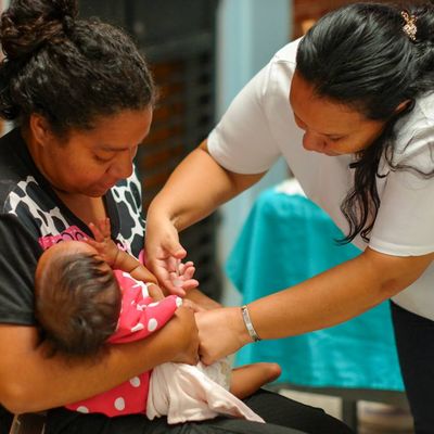 Gobernación de Carabobo inmunizó a más de 200 niños durante jornada del PAI en el Centro Quirúrgico de Valencia