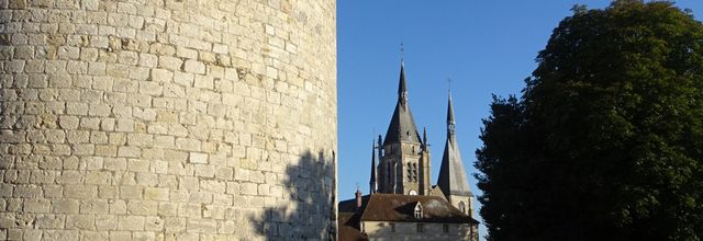 Le château de Dourdan en Hurepoix , fief des rois Capétiens (Essonne - 91)