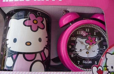 mugs tasse hello kitty + reveil lumineux