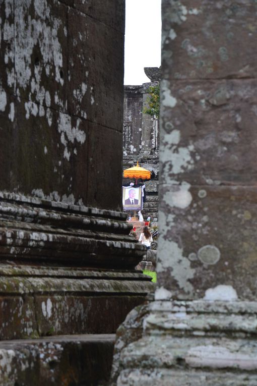 Les temples d'Angkor et ses environs, une des merveilles du Cambodge! Quelques photos du temple de Preah Vihr, à la frontière cambodienne et thaï.