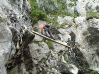 Deux passages de poutres, une dernière montée, et on  profite un peu du paysage.