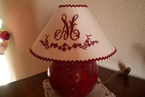 LAMPE AU MONOGRAMME