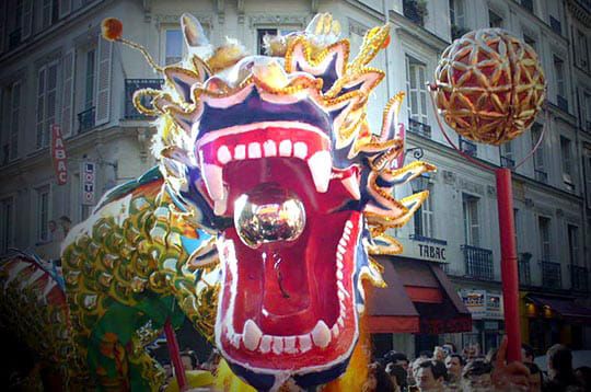 http://www.linternaute.com/sortir/magazine/photo/defile-du-nouvel-an-chinois-a-paris/image/nouvel-an-chinois-240372.jpg