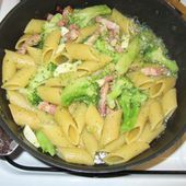 Pennoni rigati aux pancetta et brocoli
