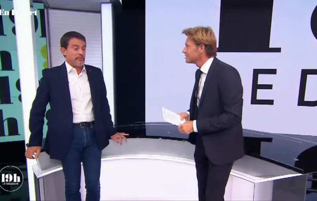Manuel Valls était de retour hier soir sur France 2 avec un nouveau look qui a fit réagir les internautes !