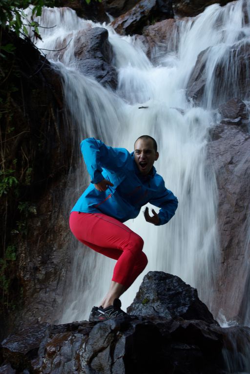 Je suis partie avec une équipe photo, trois ryder, un directeur artistique, un photographe et moi en assistante stylisme/ photo ainsi qu'une ethnologue qyui nous accueillient là bas, pour trois semaines dans une réserve indienne. Magnifique rencon